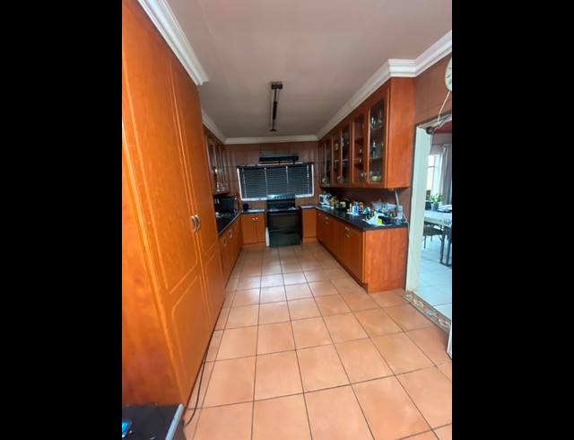 5 BEDROOM HOUSE FOR SALE IN DENNESIG